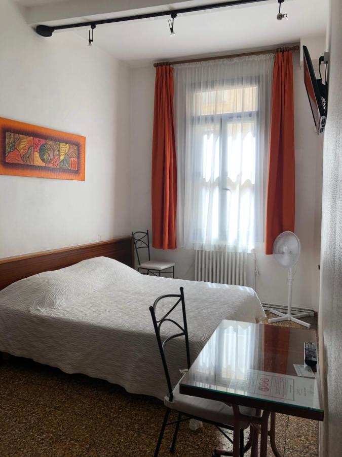 Hotel Des Etuves Montpellier Esterno foto
